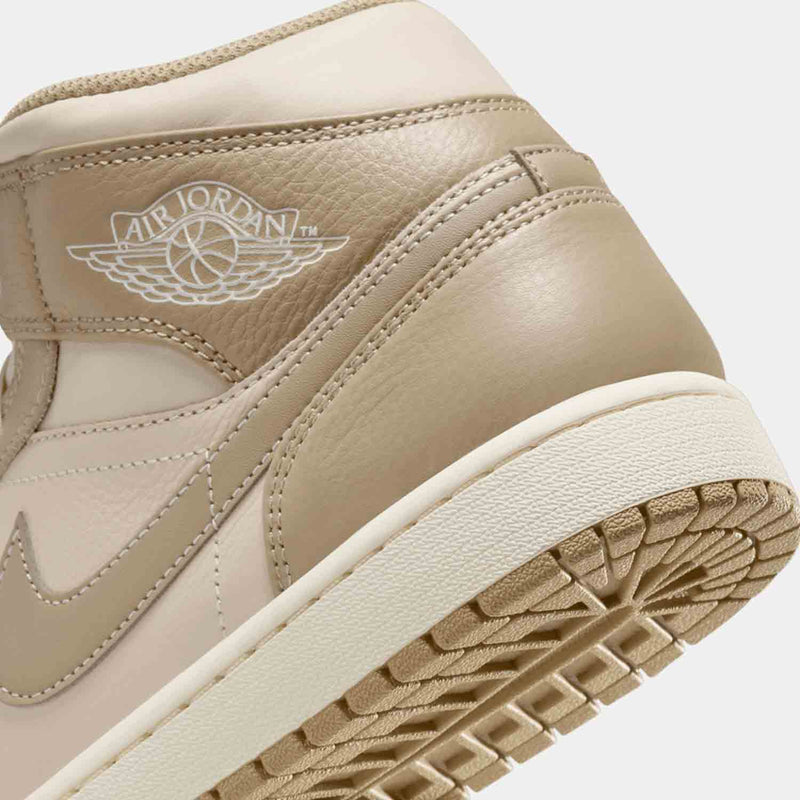 Up close, rear view of the Men's Air Jordan 1 Mid.