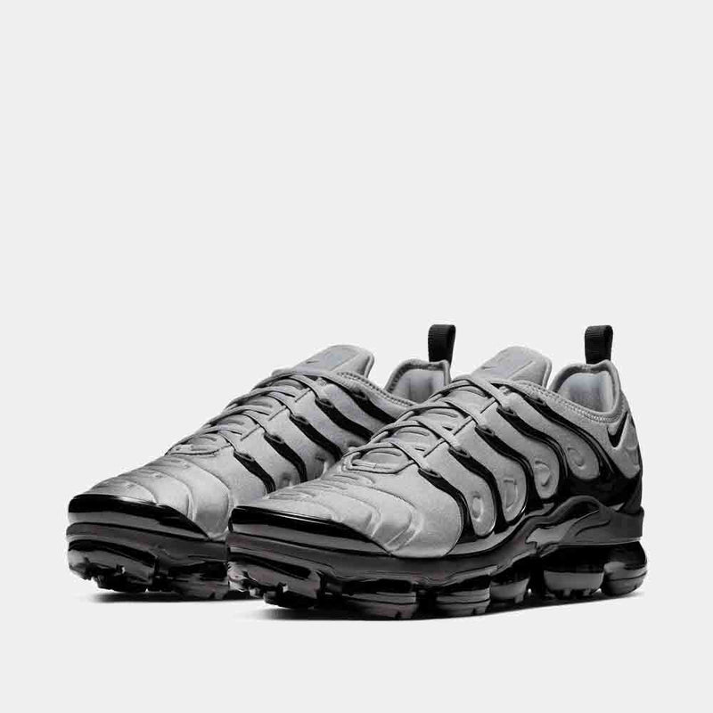 Front view of the Nike Men's Air VaporMax Plus.
