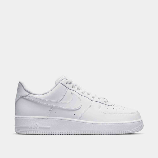 Side view of the Men's Nike Air Force 1 '07.