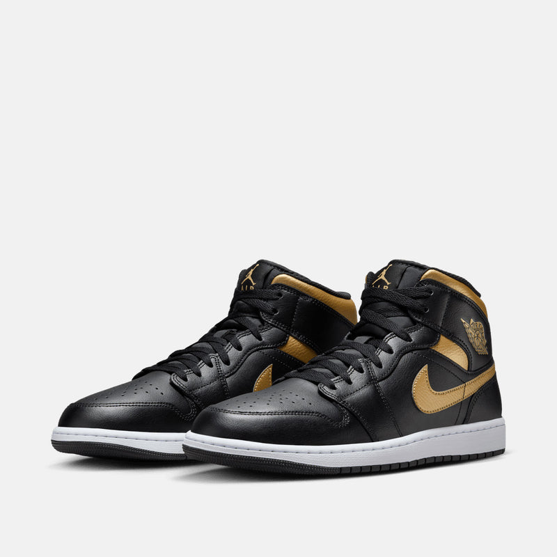 Front view of the Men's Air Jordan 1 Mid.