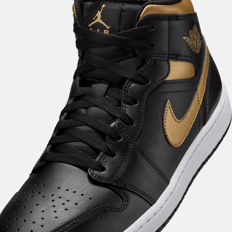 Up close, front view of the Men's Air Jordan 1 Mid.