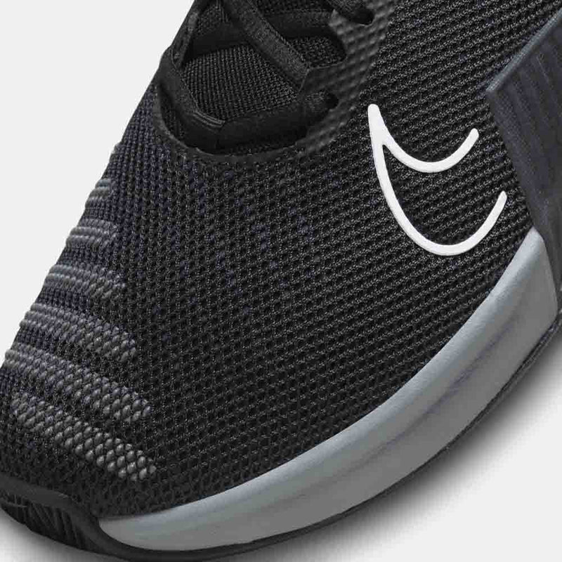 Up close, front view of the Nike Men's Metcon 9 Training Shoes.