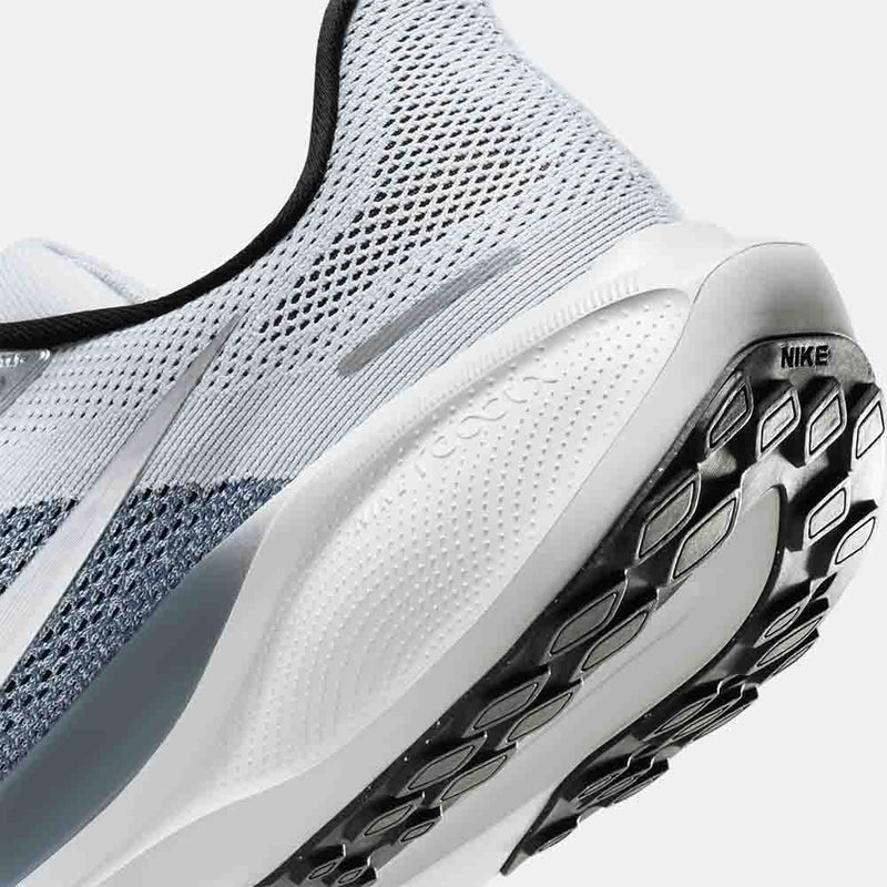 Up close, rear view of the Nike Men's Pegasus 41 Running Shoes.