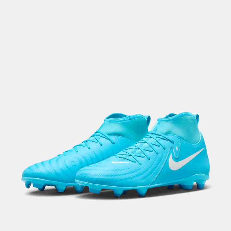 Front view of the Nike Phantom Luna 2 Club Soccer Cleats.