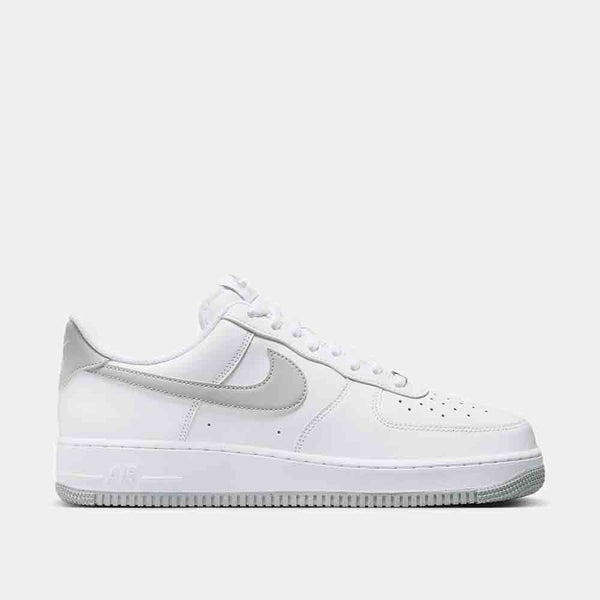Side view of the Nike Men's Air Force 1 '07.