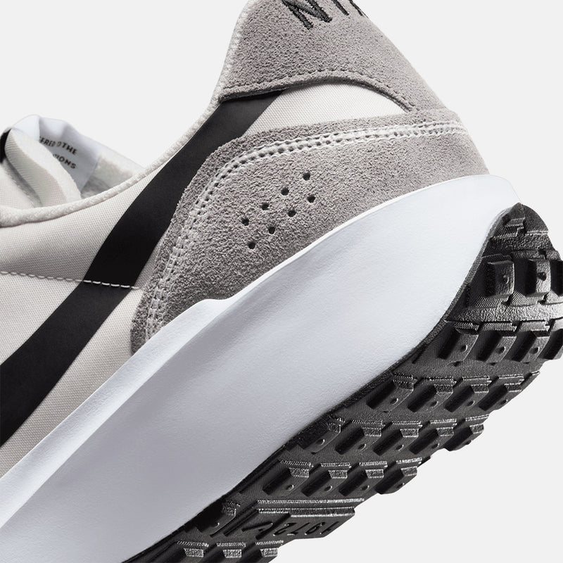 Up close, rear view of the Men's Nike Waffle Nav.