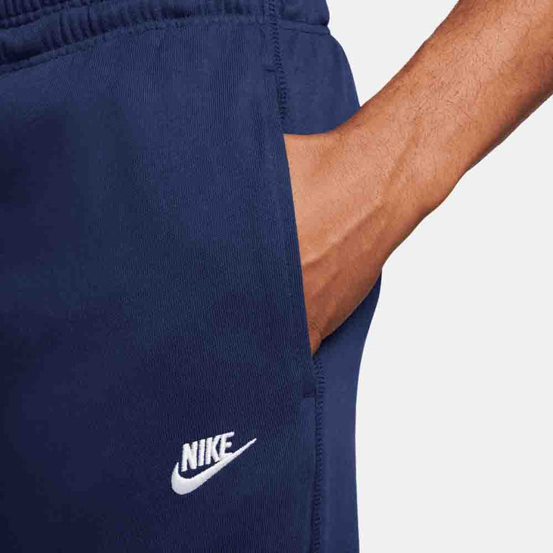 Up close, view of pocket on the Nike Men's Club Fleece Joggers.