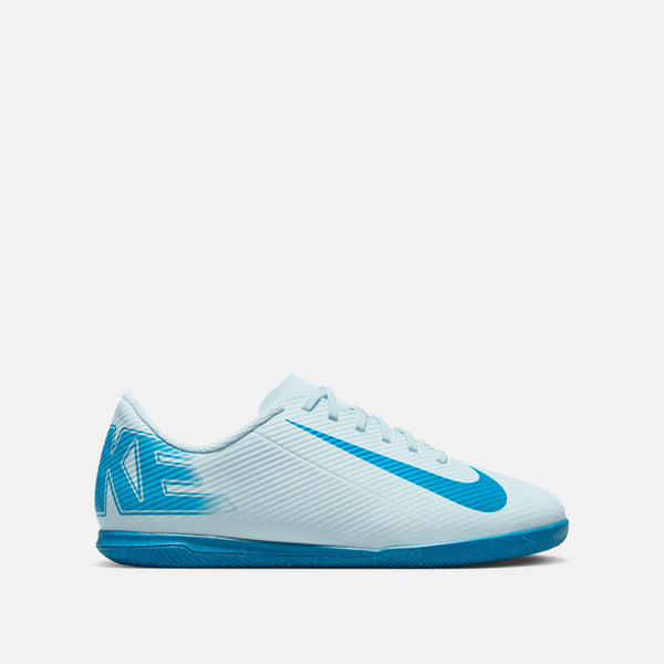 Side view of the Kids' Nike Mercurial Vapor 16 Club Indoor Soccer Shoes.