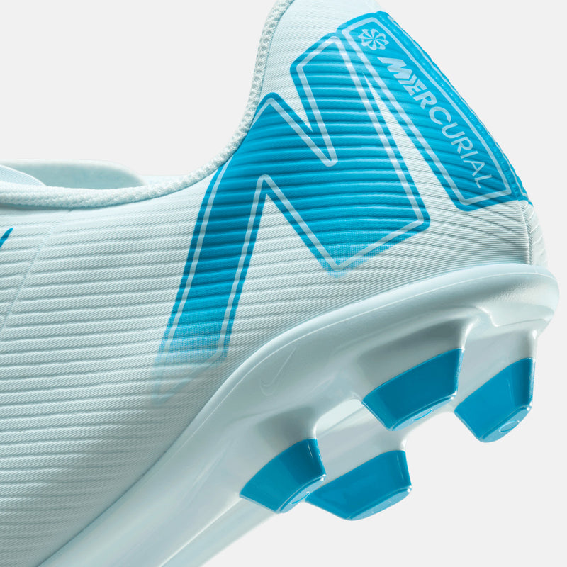 Up close, rear view of the Nike Mercurial Vapor 16 Club Soccer Cleats.