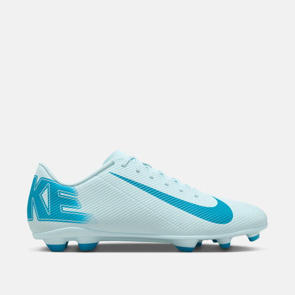 Side view of the Nike Mercurial Vapor 16 Club Soccer Cleats.