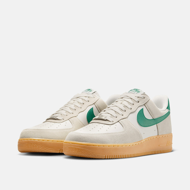 Front view of the Men's Nike Air Force 1 '07 LV8.