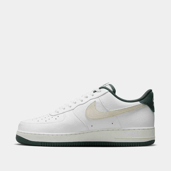 Side medial view of the Nike Men's Air Force 1 '07.