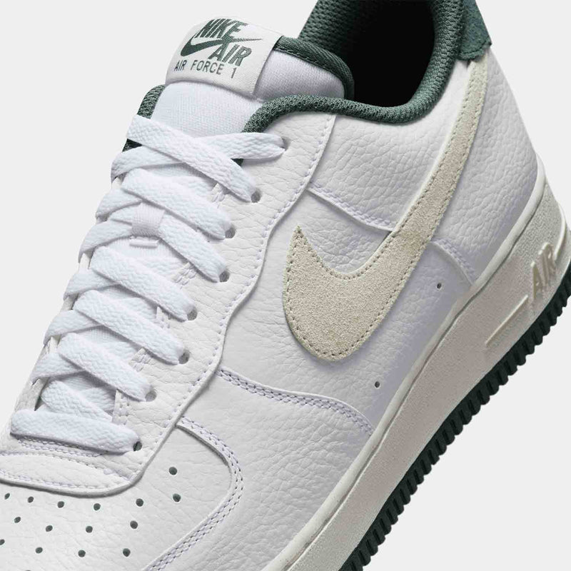 Up close, front view of the Nike Men's Air Force 1 '07.